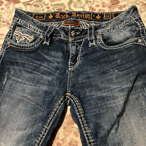 Stylish Blue Jeans with Embroidered Pocket - Picture 4 of 4